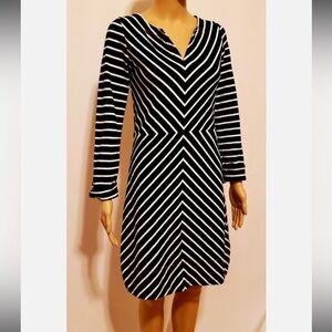 NWOT Hatley 💯 Cotton Black and White Chevron Long Sleeve Dress PTP 21.5”